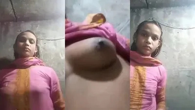 Sexy Rude Girl Boobs Showing & Pussy Fingaring Video