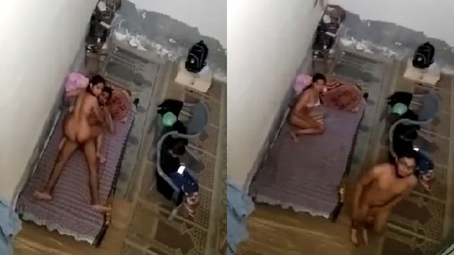 Girlfriend ko chodtte hue pakda gaya ladka uske bahan k saamne